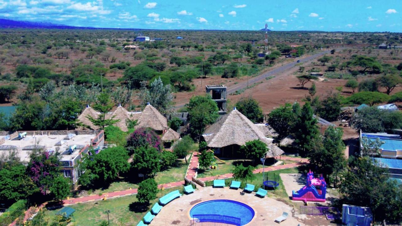 Amboseli Gateway Hotel Kimana Esterno foto