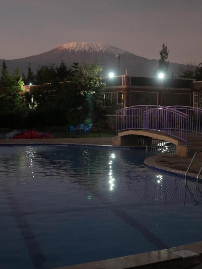 Amboseli Gateway Hotel Kimana Esterno foto